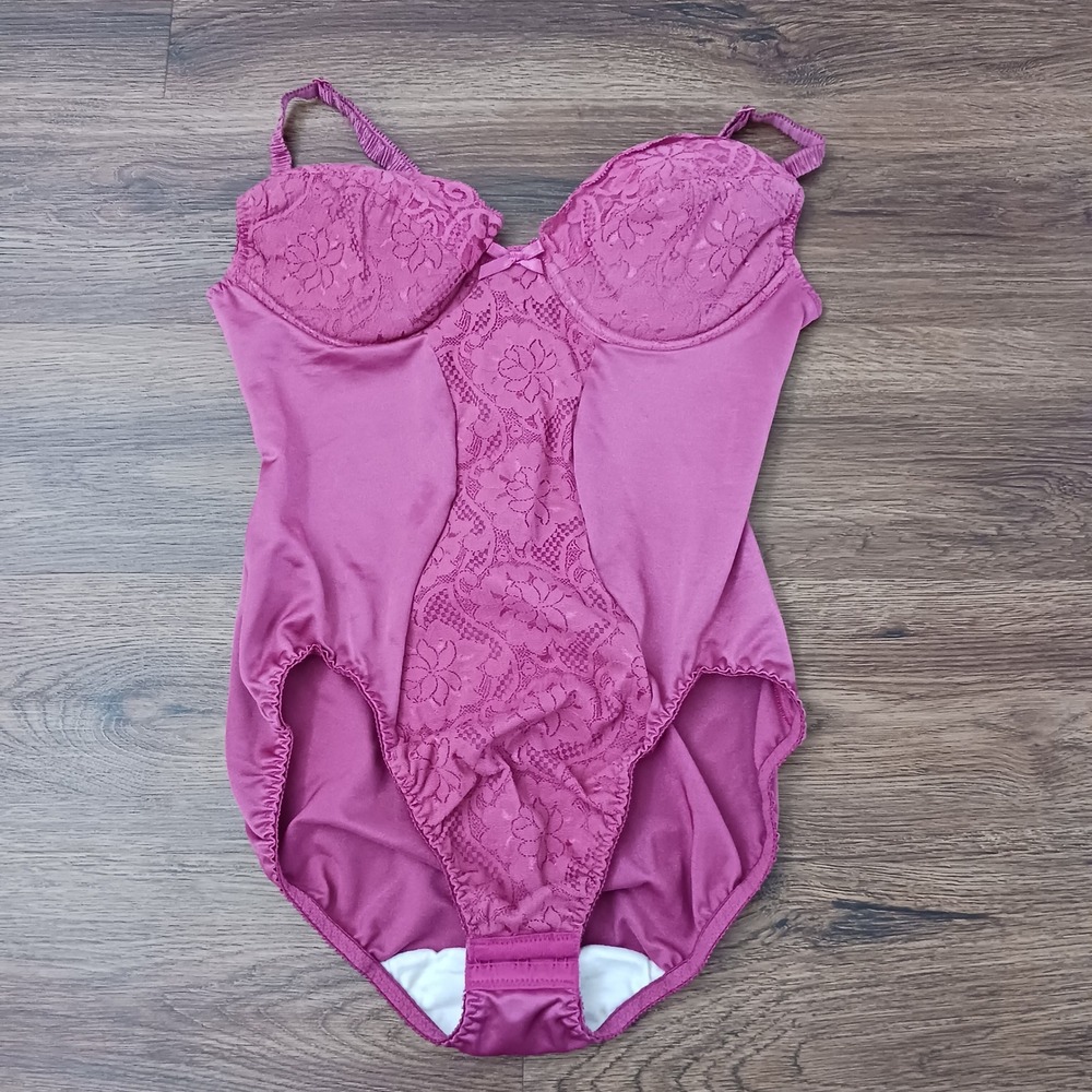 Vintage Olga Suddenly Smooth Lace Bodysuit 36B 43047 Underwire Shapewear